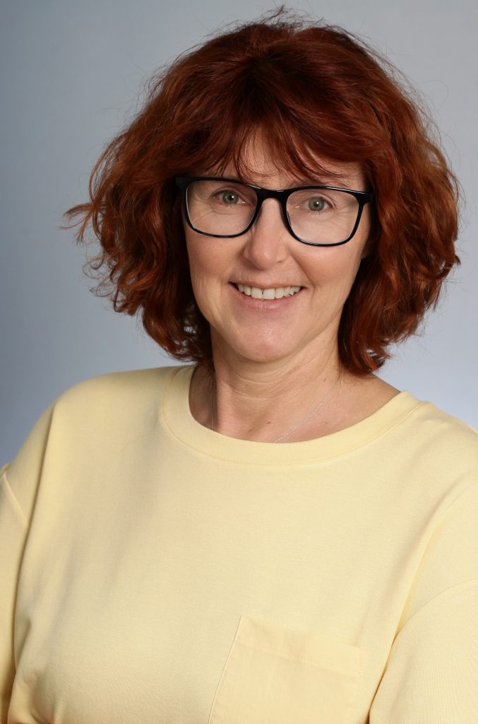 Gabi Stärkl, Familienaufstellung, Systemaufstellung, Schamanische Aufstellung, Aufstellungsarbeit, Paarberatung, Magersucht, Fettleibigkeit, Burnout, Raucherentwöhnung, Nichtraucher, Hypnose, Energiearbeit, Energetische Arbeit, Aura Chirurgie, Todesangst, Eide und Gelübde, Karmische Muster auflösen, Hilfe suchen, Meditation, Dachau und Umgebung, Blockaden, Suizid, Angstzustände, Waschzwang, Suchtprobleme, Hautprobleme, Mathias Künlen, Pauline Klemm